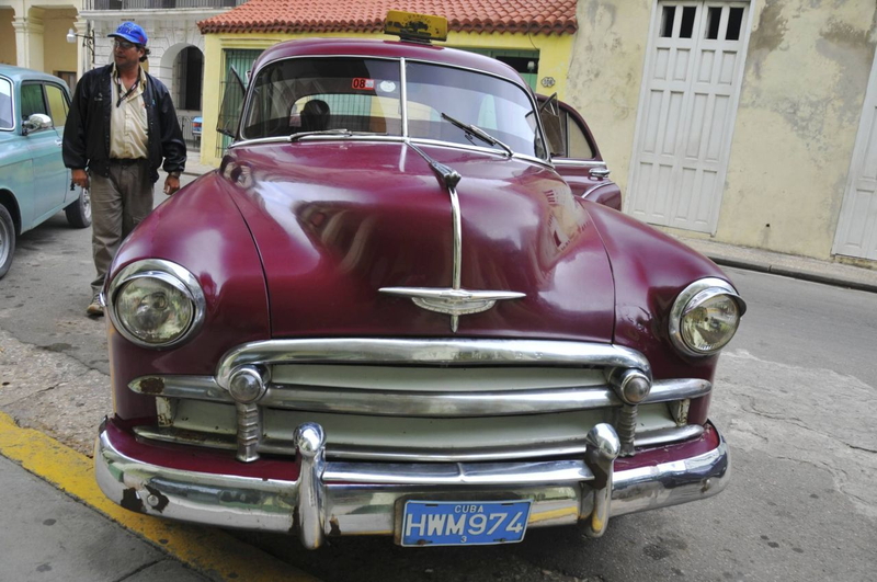 Illustration for article titled Even More Old Cars Down On The Cuban Street